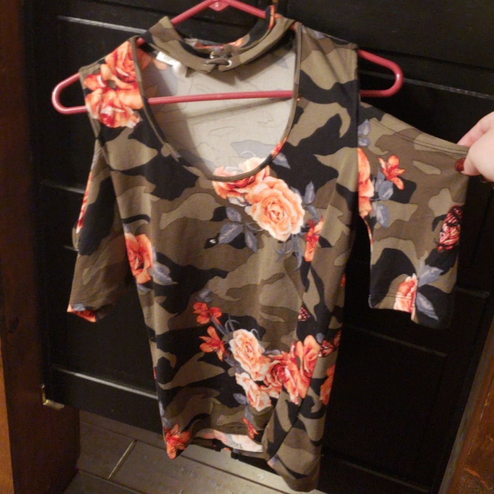 Camo cut out shoulder top
